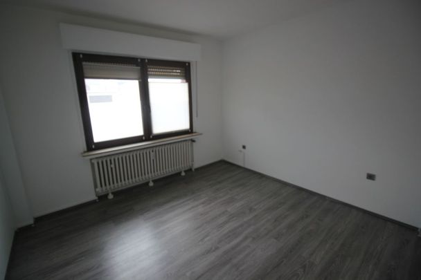 Duisburg - Buchholz, schöne 2 Zimmer Erdgeschoßwohnung komplett renoviert - Photo 1