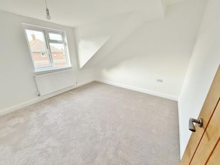 4 bedroom semi-detached house to rent - Photo 4