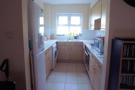 Burleigh Gardens, Woking, Surrey, GU21 5DJ - Photo 3