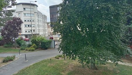 Appartement 4 pièces 80m2 REIMS 940 euros - Photo 3