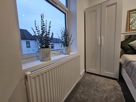 1 bedroom in a house share to rent - Photo 2