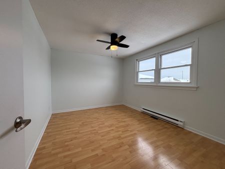 For Lease - 2411 Page Road Unit# 3, Orleans - Convent Glen and Area, Ontario - Photo 5