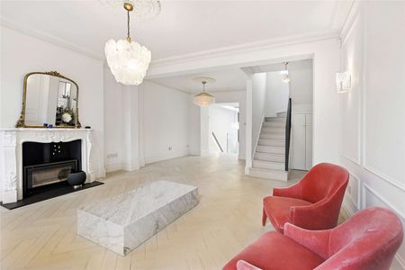 A beautifully designed three bedroom house - Photo 2
