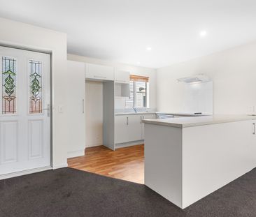 3 Bedroom Insulated Modern Townhouse in Central City - Photo 3