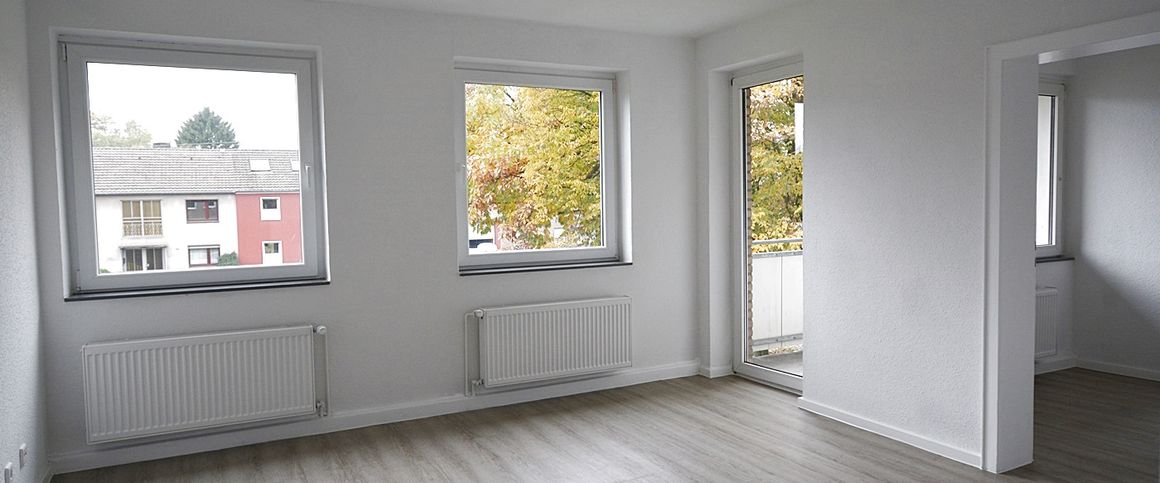Helle, sanierte 2- Zimmer-Wohnung mit Balkon und Stellplatz und viel Grün in Krefelder Norden Richtung Hüls - Foto 1