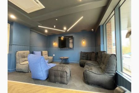 Bronze Studio - Photo 3