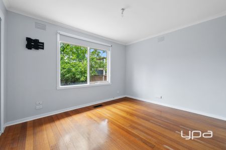 4 BEDROOM FAMILY HOME - Photo 2