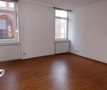 Geräumige Wohnung direkt am Kirchplatz! Auch als WG geeignet! - Photo 2