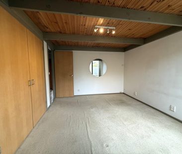 'Very Spacious Home Available' - For Lease - Photo 6