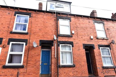 4 bedroom House in Burley Lodge Terrace, Leeds - Photo 1