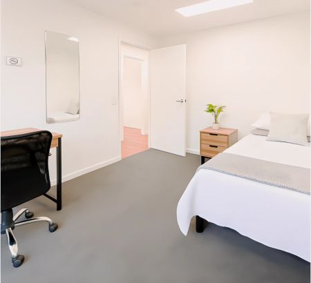 Large single room with share bathroom and private balcony*7 - Photo 5