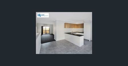 Modern & Spacious Three Bedroom Townhouse! - Photo 2