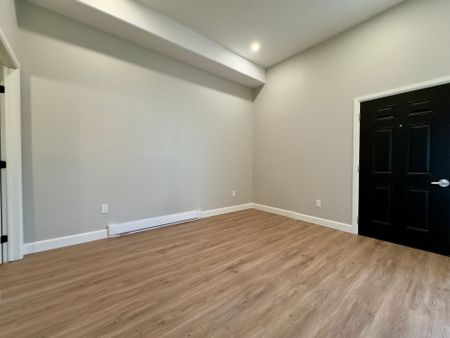 For Lease - 330 Victoria Street Unit# 1, Tweed, Ontario - Photo 4