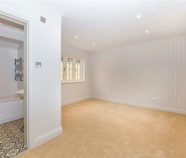 West Common, Harpenden, Hertfordshire, AL5 2JW - Photo 4