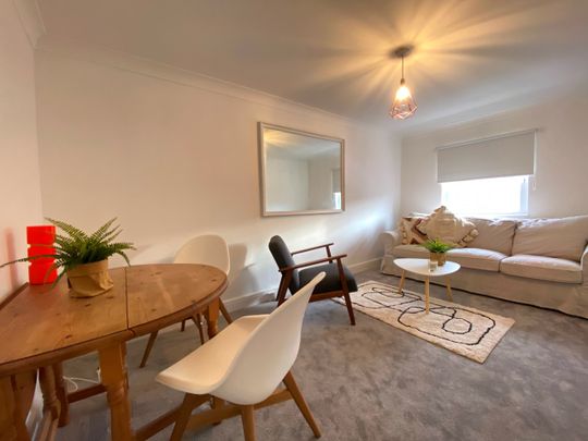 1 Bed Flat, Blythe Road, W14 - Photo 1