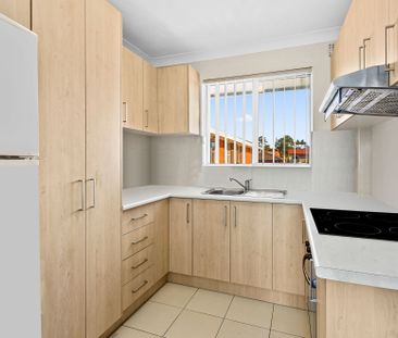 Neat & Tidy 2 Bedroom Unit Centrally Located With Garage - Photo 3