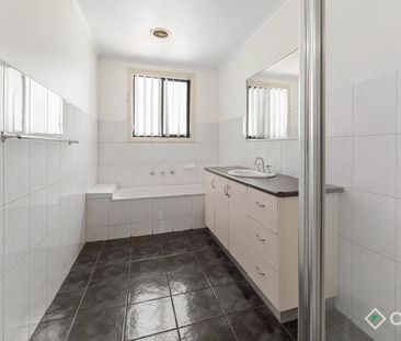 Spacious Double-Storey Family Home in Prime Location - Photo 3