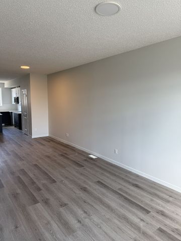 87 Edith Pass Northwest, Calgary - Photo 4