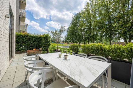 Prachtig gelijkvloers appartement voorzien van 2 slaapkamers, terras en ondergrondse staanplaats op toplocatie te Lier! - Photo 2
