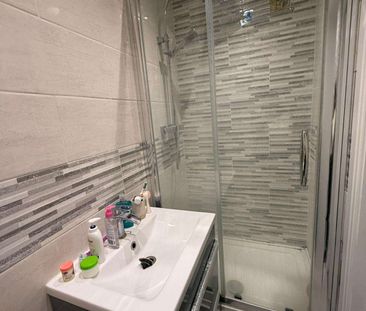 Groundfloor Spacious Annex Studio available to rent in Harrow Inclu... - Photo 6