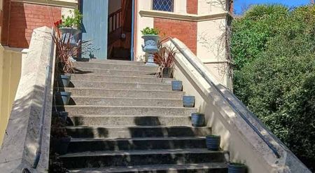 Luxury Apartment - Photo 2