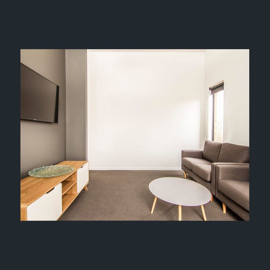 Stylish, established home With Club Armstrong included! - Photo 1