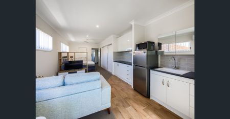 MODERN FULLY FURNISHED, STUDIO APARTMENT - BILLS INCLUDED! - Photo 4