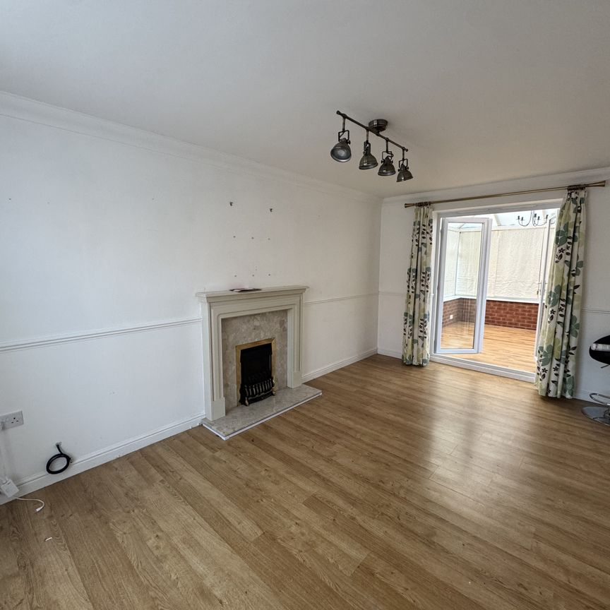 Grant Close, Kettering - Photo 1