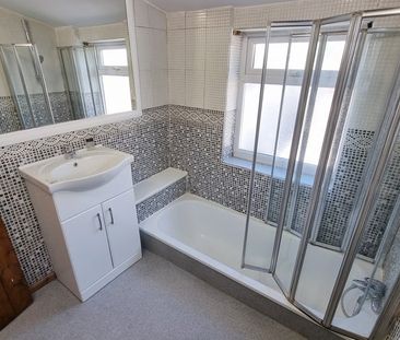 2 Bed Terraced House, Rolleston Road, CR2 - Photo 1