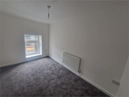 2 bedroom end of terrace house to rent - Photo 2