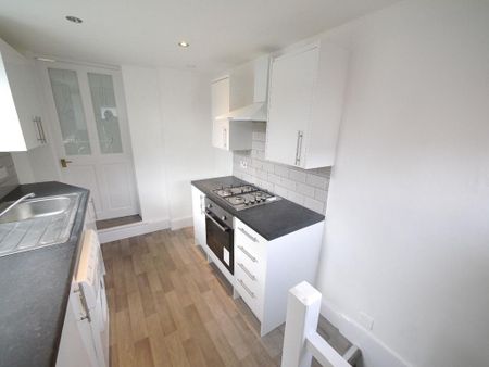 3 bedroom flat to rent - Photo 5