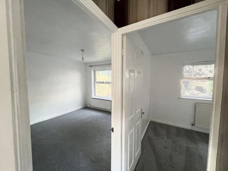 3 bedroom detached house to rent - Photo 4