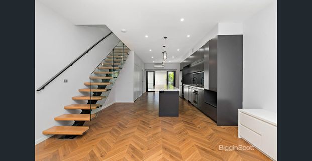 Beautiful Light Filled Townhouse In the Heart Of Richmond – With North Facing Courtyard! - Photo 1