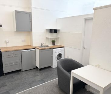 Flat 1, 26 Kelso Road, LS2 9PR, Leeds - Photo 5