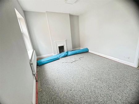 2 bedroom semi-detached house to rent - Photo 5
