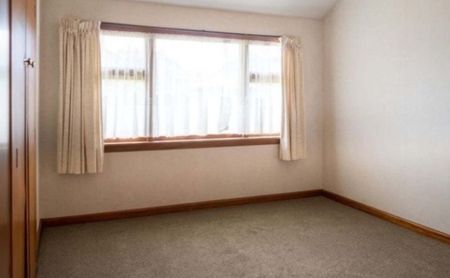 Spacious 3-Bedroom Home for Rent in the Heart of Riccarton - Photo 3