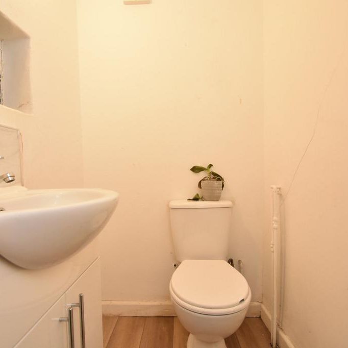 5 bedroom flat to rent - Photo 1