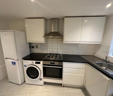1 Bed Flat, Woodford Road, E7 - Photo 3