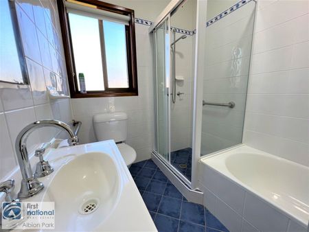 Live Comfortably in Barrack Heights: Charming House for Rent at 41 Cassia Street - Photo 4