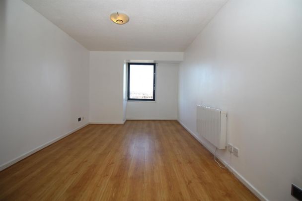 1 Bedroom Flat - Purpose Built To Let - Photo 1