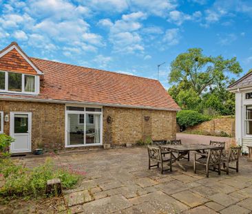 5 bedroom detached house to rent - Photo 3