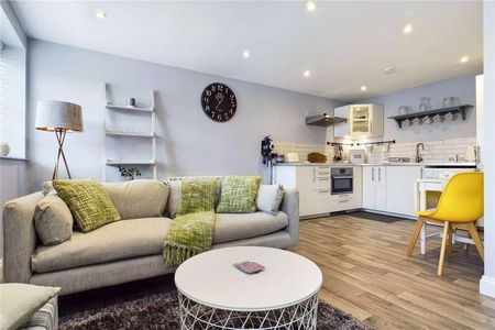 Hollycroft, Ashford Hill, Thatcham, Hampshire, RG19 - Photo 4