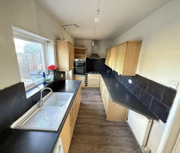 3 bedroom terraced house to rent - Photo 2