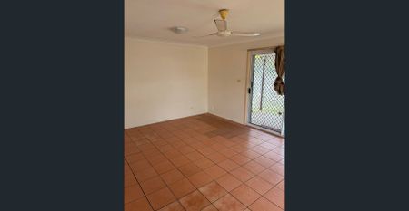 Farm Street Unit with Freshly Renovated Bathroom - AVAILABLE 4 MARCH - Photo 2