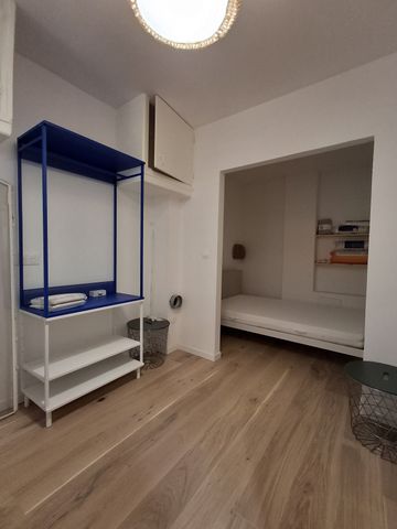 Appartement 2 pièces 48m2 MARSEILLE 1ER 870 euros - Photo 4