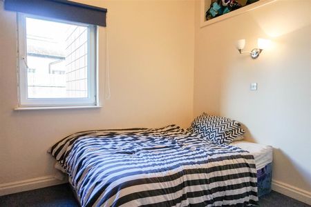 Flat 3, 8 Broomfield Crescent, Leeds, LS6 3DD - Photo 3