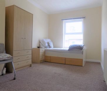 4 bedroom terraced house to rent - Photo 5