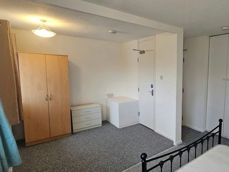 House share to rent on - Photo 2