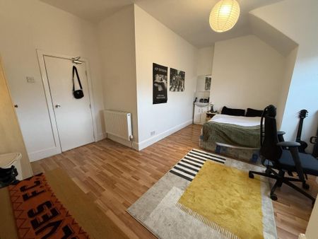 6 bedroom terraced house to rent - Photo 3