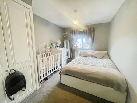 Frobisher Gardens, Chafford Hundred, Grays, RM16 - Photo 3